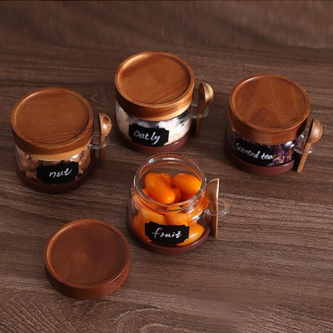 SAIOOL High Bprosilicate Glass 4 Pack Spice Jars with Label and Spoons,Overnight Oats Containers with Acacia Airtight Lids,Glass Food Storage Jars, Coffee Bar (Acacia 12 OZ*4)