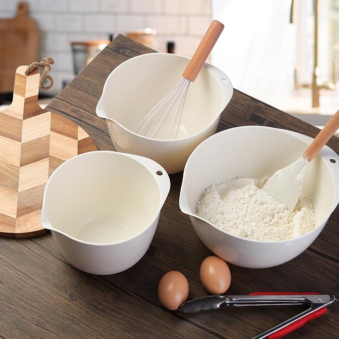 3 Plastic Mixing Bowls with Pour Spout,Lids and TPR Non-Slip Bottom,3Qt,2Qt,1.5Qt,Nesting Bowl Set for Kitchen Prep,Baking,Storage Food,Batter,BPA free,Dishwasher Safe,Easy to Grip,White