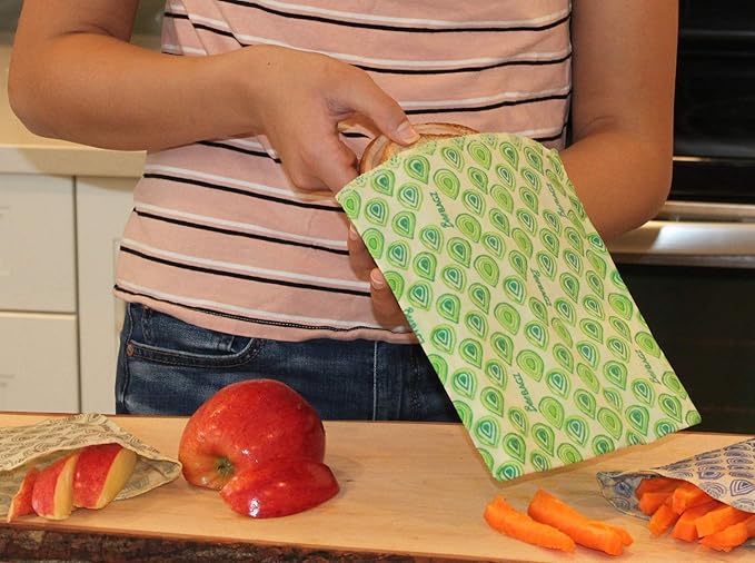 Beeswax Wrap Storage Bag by BeeBAGZ | Reusable Food Storage Bags, Pack of 3, Plastic Free Biodegradable Food Wrap Alternative, Lunch Pack, 2 Small + 1 Medium, (Green)