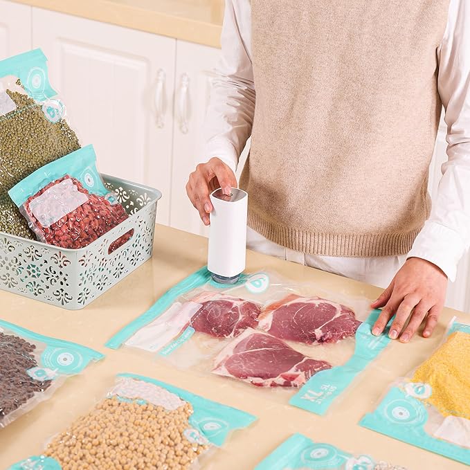 Sous Vide Bags & Electric Mini Vacuum Sealer Machine Kit, 1pc*Portable Vacuum Pump with 15 Pcs (S M L each size 5pcs) Reusable Vacuum Sealer Bags, 4 Sealing Clip for Food Storage Sous Vide Cooking