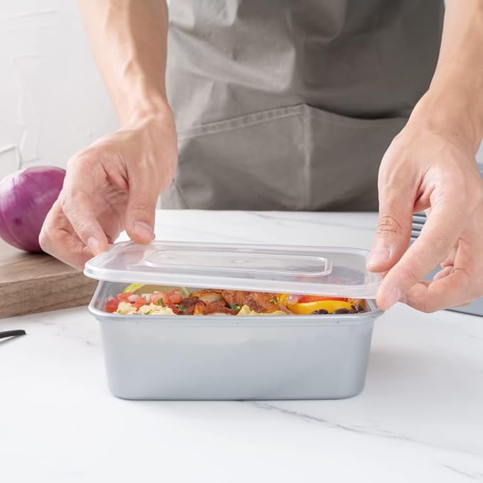 Restaurantware Futura 25 oz Rectangle Silver Plastic Take Out Container - with Clear Lid, Microwavable - 6 3/4" x 4 1/2" x 2 1/4" - 100 count box