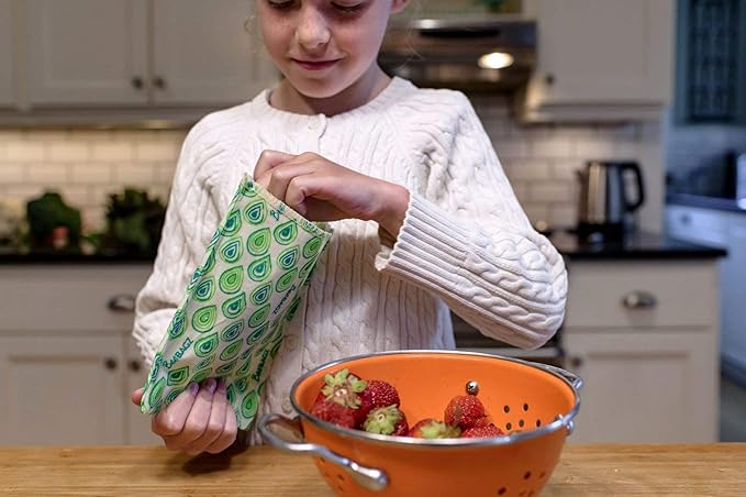 Beeswax Wrap Storage Bag by BeeBAGZ | Reusable Food Storage Bags, Pack of 3, Plastic Free Biodegradable Food Wrap Alternative, Lunch Pack, 2 Small + 1 Medium, (Green)