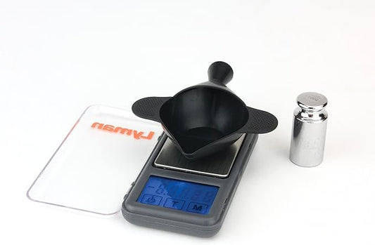 Lyman Pocket Touch 1500 Scale Kit with Powder Pal Funnel Pan & Handy Powder Scoop