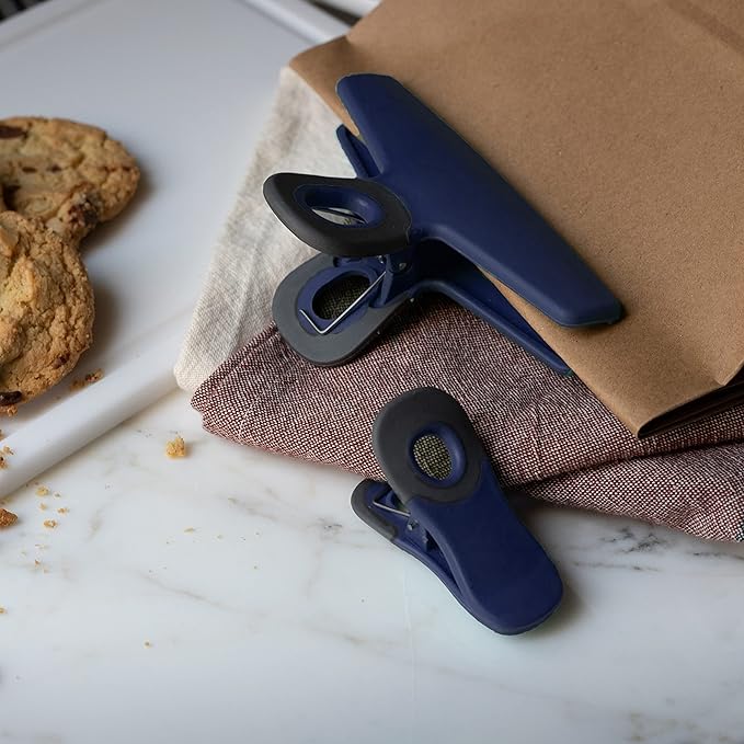 COOK WITH COLOR Bag Clips, Heavy Duty Chip Clip and Refrigerator Magnet Clips for Food Storage with Air Tight Seal Grip for Snack Bags and Food Bags (Blue, Pack of 8)